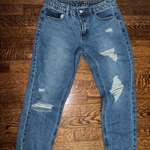 Fashion nova, cropped jeans, size 5. Distressed boyfriend style, super cute.